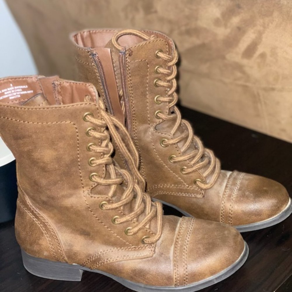 Boots - Picture 3 of 3